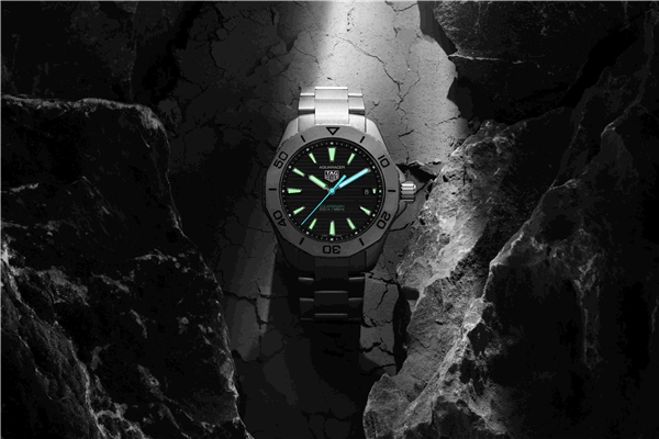 TAG HEUER泰格豪雅推出全新 泰格豪雅竞潜系列（AQUARACER） PROFESSIONAL 200 SOLARGRAPH太阳能腕表 户外运动卓绝伙伴